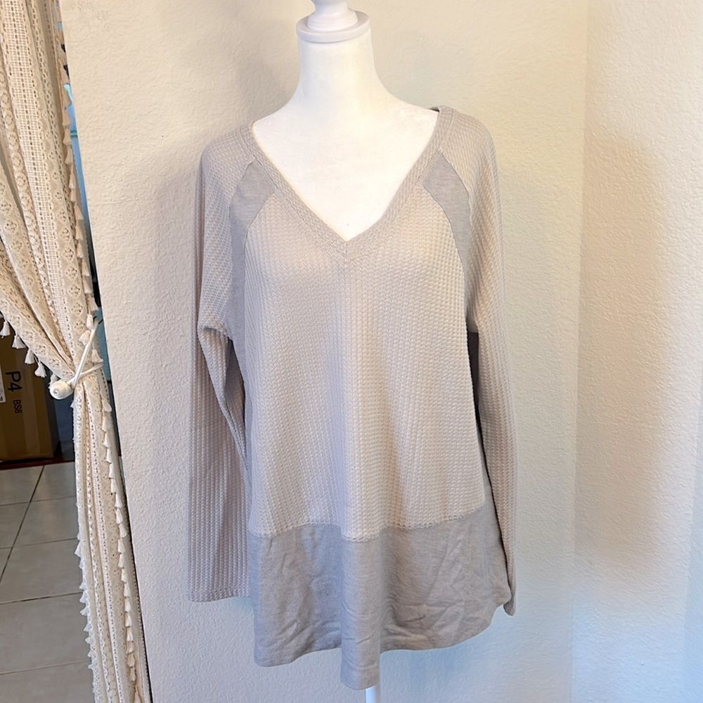Women's Doe & Rae Long Sleeve Mixed Material Cream V-Neck Sweater ~ Size Large